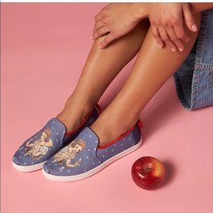 Toms Snow White Shoes Size 8.5